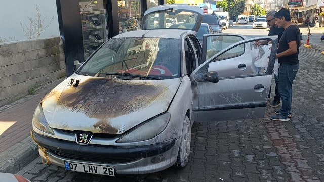 Seyir halindeki otomobil yandı!