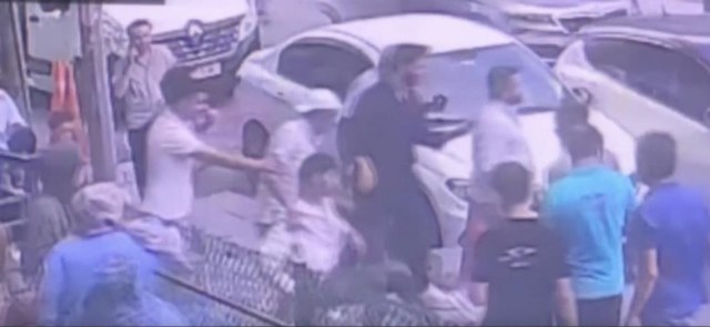 Yol verme tartışması kazayla bitti! Motosiklet sürücüsü yaralandı