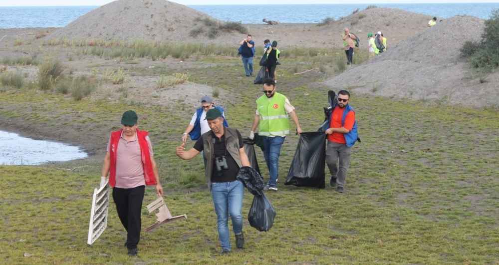 Samsun'da gönüllüler 500 kilogram atık topladı