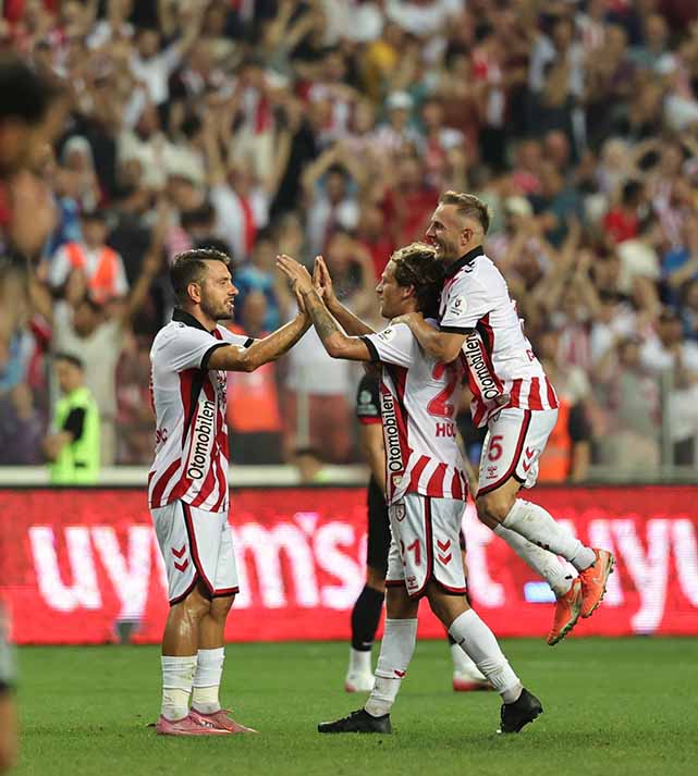 Samsunspor'dan kombine çağrısı: 'Kombinede ligde ilk 10'a girmeliyiz'