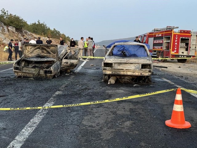 Üniversite kaydına gidiyorlardı... Yolda yanarak can verdiler