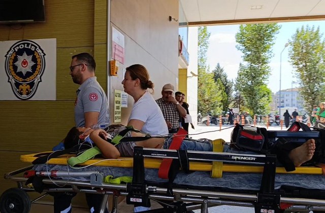 Bursa'da balkondan düşen çocuk yaşam savaşı veriyor