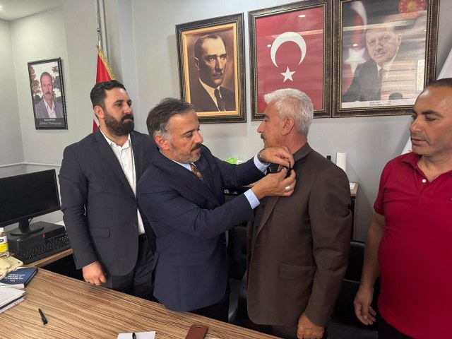 İYİ Partili ilçe teşkilatı AK Parti'ye geçti