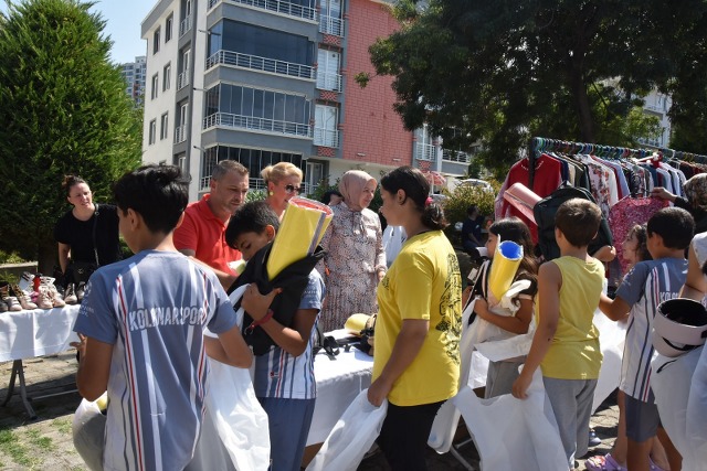Atakum Belediyesi'nden öğrencilere giyim ve kırtasiye desteği