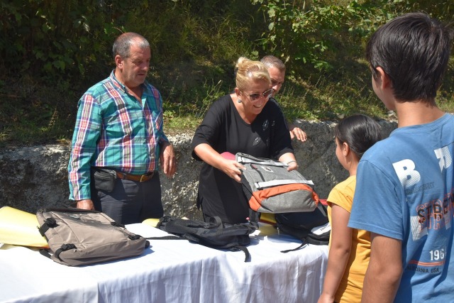 Atakum Belediyesi'nden öğrencilere giyim ve kırtasiye desteği