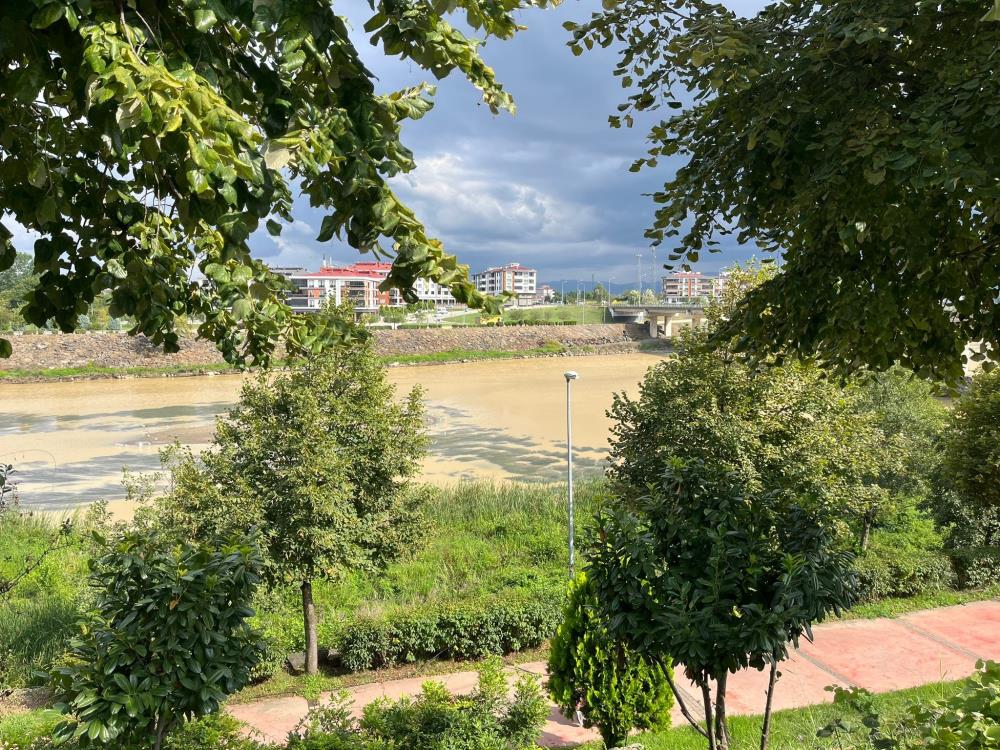 Samsun'da yağış sonrası Yeşilırmak Nehri'nin rengi değişti