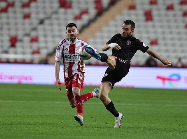 Samsunspor Antalyaspor’u ikiye katladı