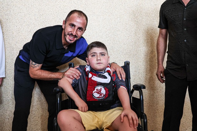 Samsunsporlu futbolcular DMD hastası çocuklarla buluştu