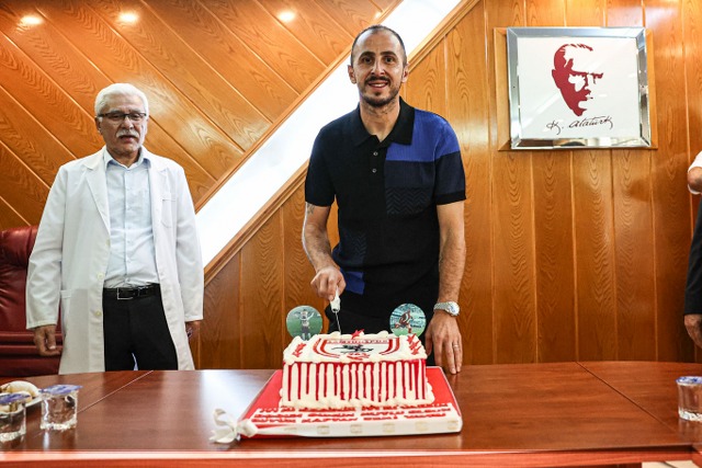 Samsunsporlu futbolcular DMD hastası çocuklarla buluştu