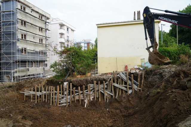 Samsun'da inşaat kazısı krize dönüştü: Yan bina çatladı, taraflar mahkemelik oldu