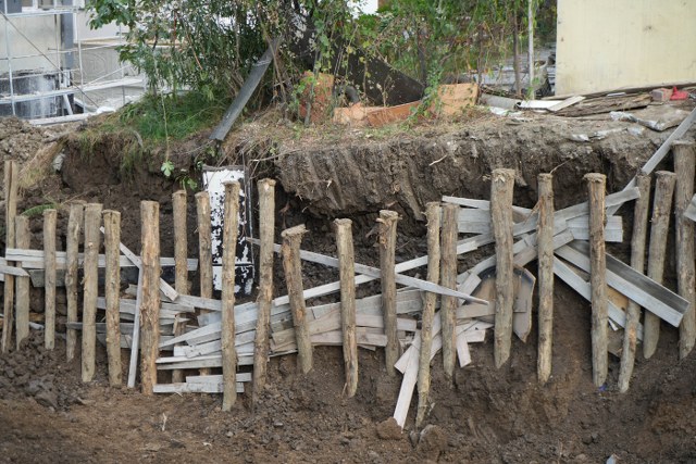 Samsun'da inşaat kazısı krize dönüştü: Yan bina çatladı, taraflar mahkemelik oldu