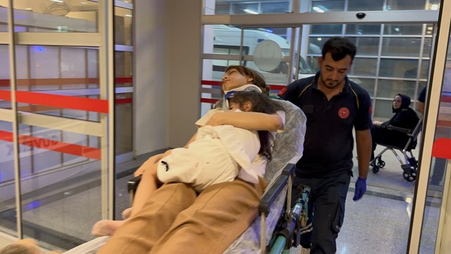 Feci kaza! Minibüs ile otomobil çarpıştı! 12 yaralı