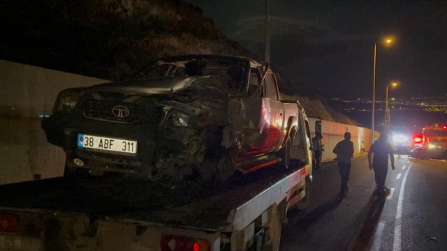 Kayseri’de iki araç birbirine girdi! 1 ölü, 3 yaralı