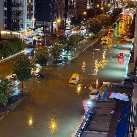 Samsun'da sel ve su baskınları! SASKİ Ekipleri 7/24 sahadaydı