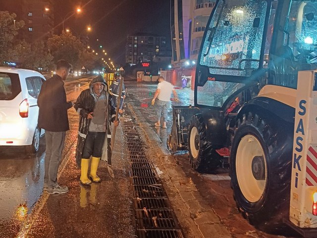 Samsun'da sel ve su baskınları! SASKİ Ekipleri 7/24 sahadaydı