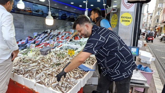Samsun'da balık tezgahları şenlendi