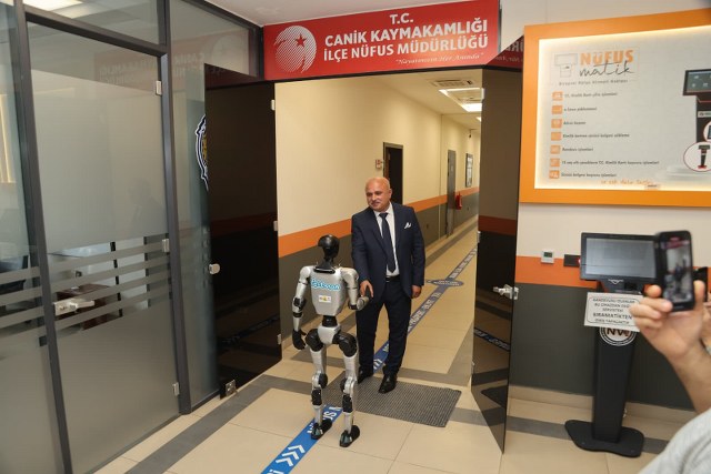 İnsansı robot CANİKFESTMAN, Samsun nüfusuna kaydedildi!