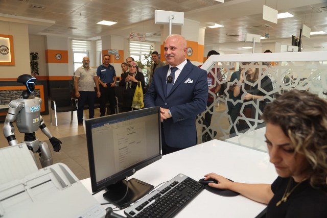 İnsansı robot CANİKFESTMAN, Samsun nüfusuna kaydedildi!