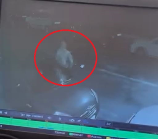 Samsun'da otomobilin camını kırıp kaçan şüpheli aranıyor