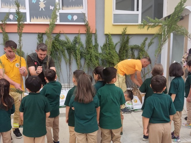 Samsun Vezirköprü’de çevreci minikler iş başında