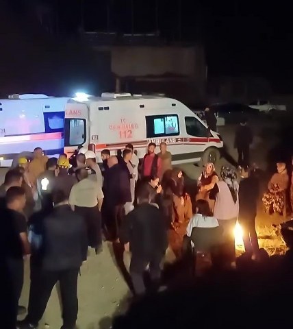 Göçük altındaki 22 saat! Kurtarılmayı bekliyorlar