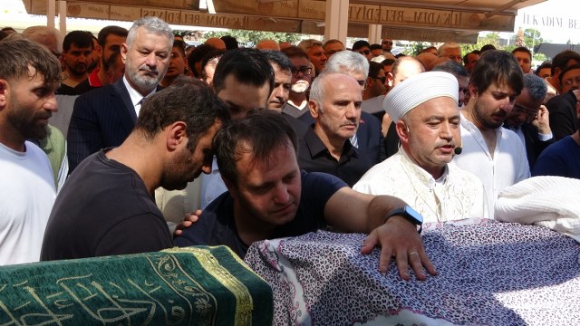 Samsun'da feci kazada ölen anne ve oğluna hüzünlü veda!