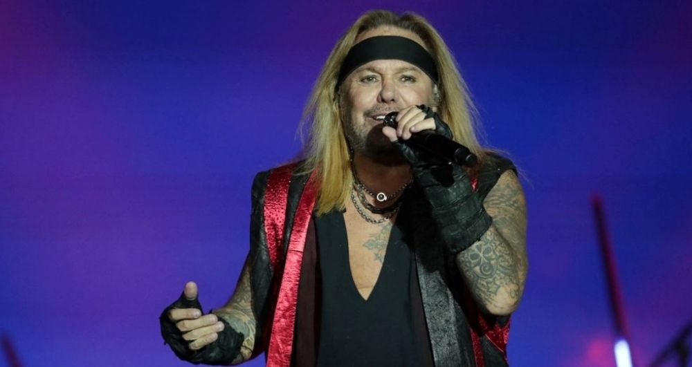 Mötley Crüe'nun solisti Vince Neil uykusunda felç geçirdiğini açıkladı