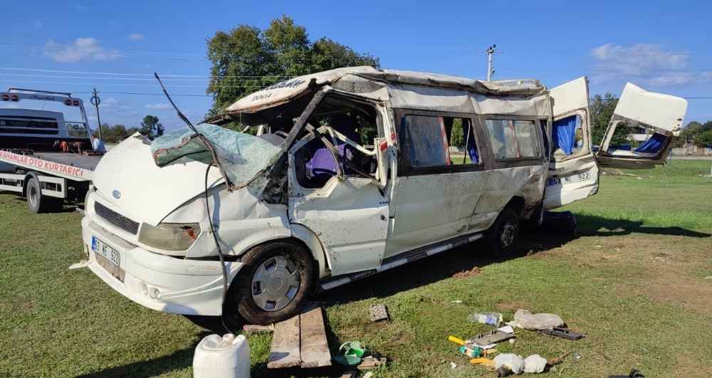Samsun'da minibüs devrildi: 1 ölü 1 yaralı