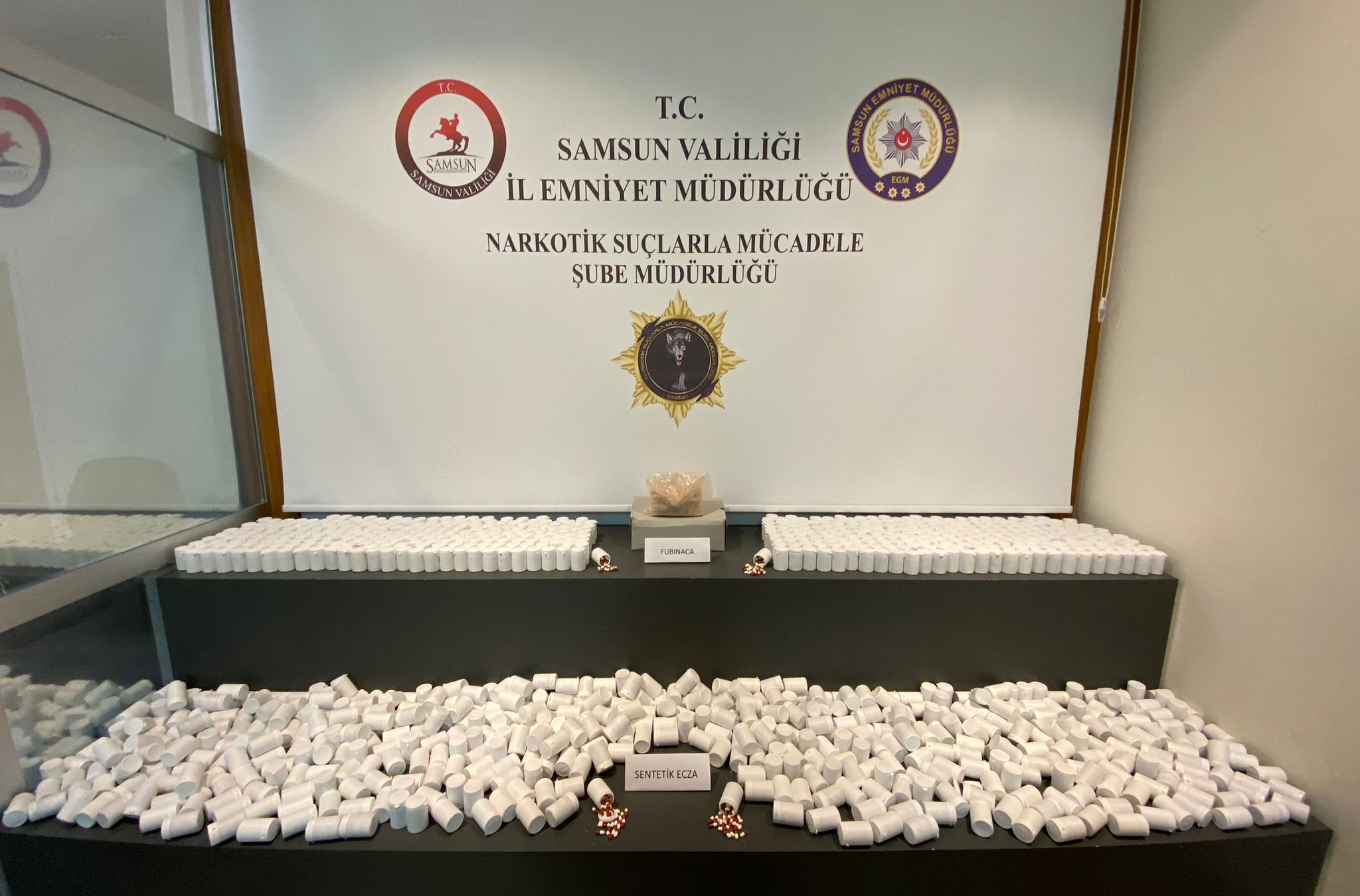 Samsun'da narkotik köpeği TONY uyuşturucuyu bulaşık makinesinde buldu