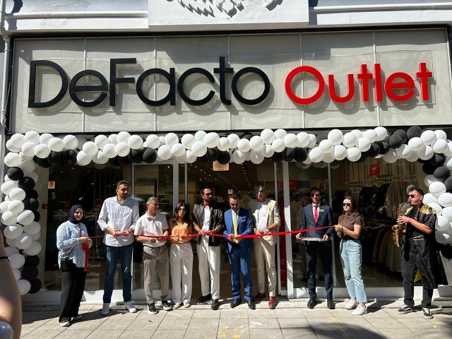 Lovelet AVM'de görkemli açılış! 7 mağaza aynı anda kapılarını açtı 