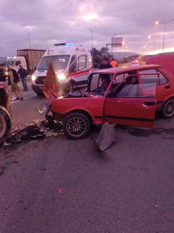 Otomobilin tıra çarptığı kazada 1 kişi yaralandı