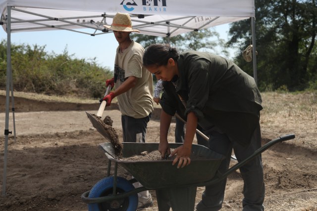 İkiztepe Höyüğü'nde yapılan kazılarda "hediyeli mezarlar" ortaya çıkarıldı
