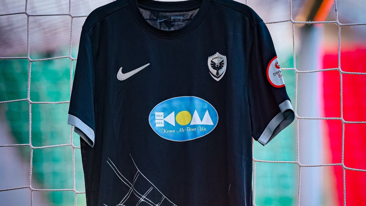 Diyarbakır temsilcisinden formada Kürtçe slogan