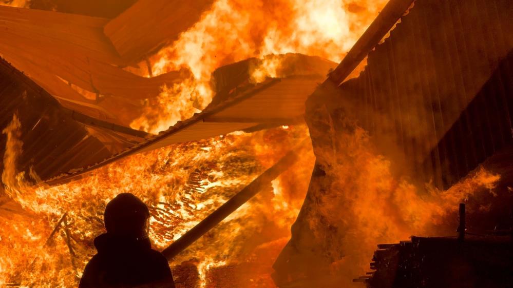 Samsun Tekkeköy'de Örnek Sanayi Sitesi'nde kereste fabrikası alev alev yandı
