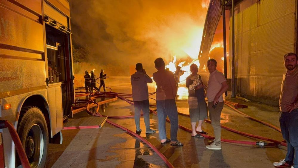 Samsun Tekkeköy'de Örnek Sanayi Sitesi'nde kereste fabrikası alev alev yandı