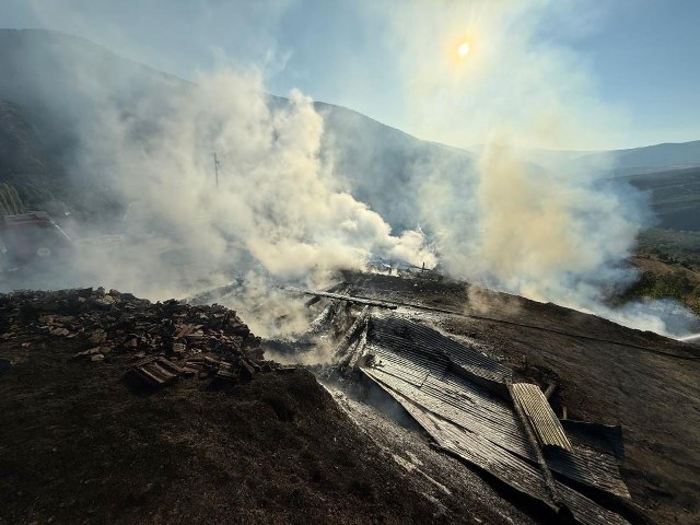 Kastamonu'daki yangında iki ev ve iki samanlık kullanılamaz hale geldi
