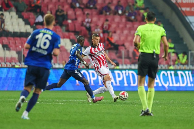 Reis, Samsunspor'un taktiğini değiştirdi