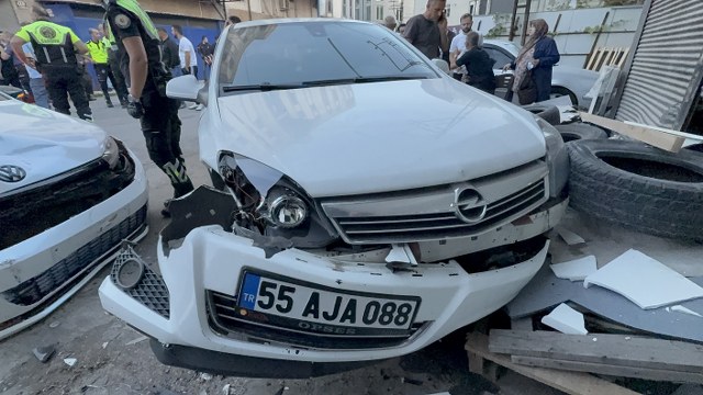 Samsun'da polisten kaçan araç dehşet saçtı
