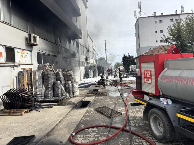 Trabzon'da alışveriş merkezinde yangın çıktı