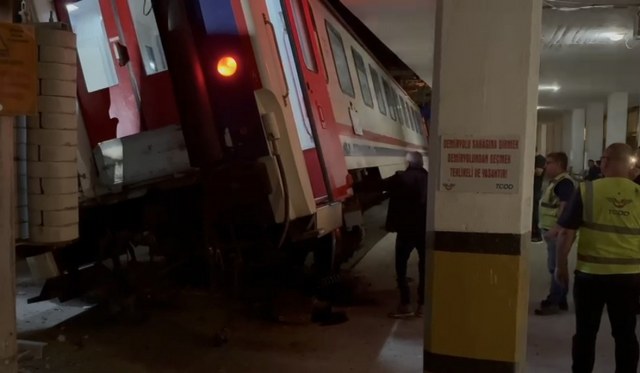 Yolcu treni kaza yaptı! Faciadan dönüldü