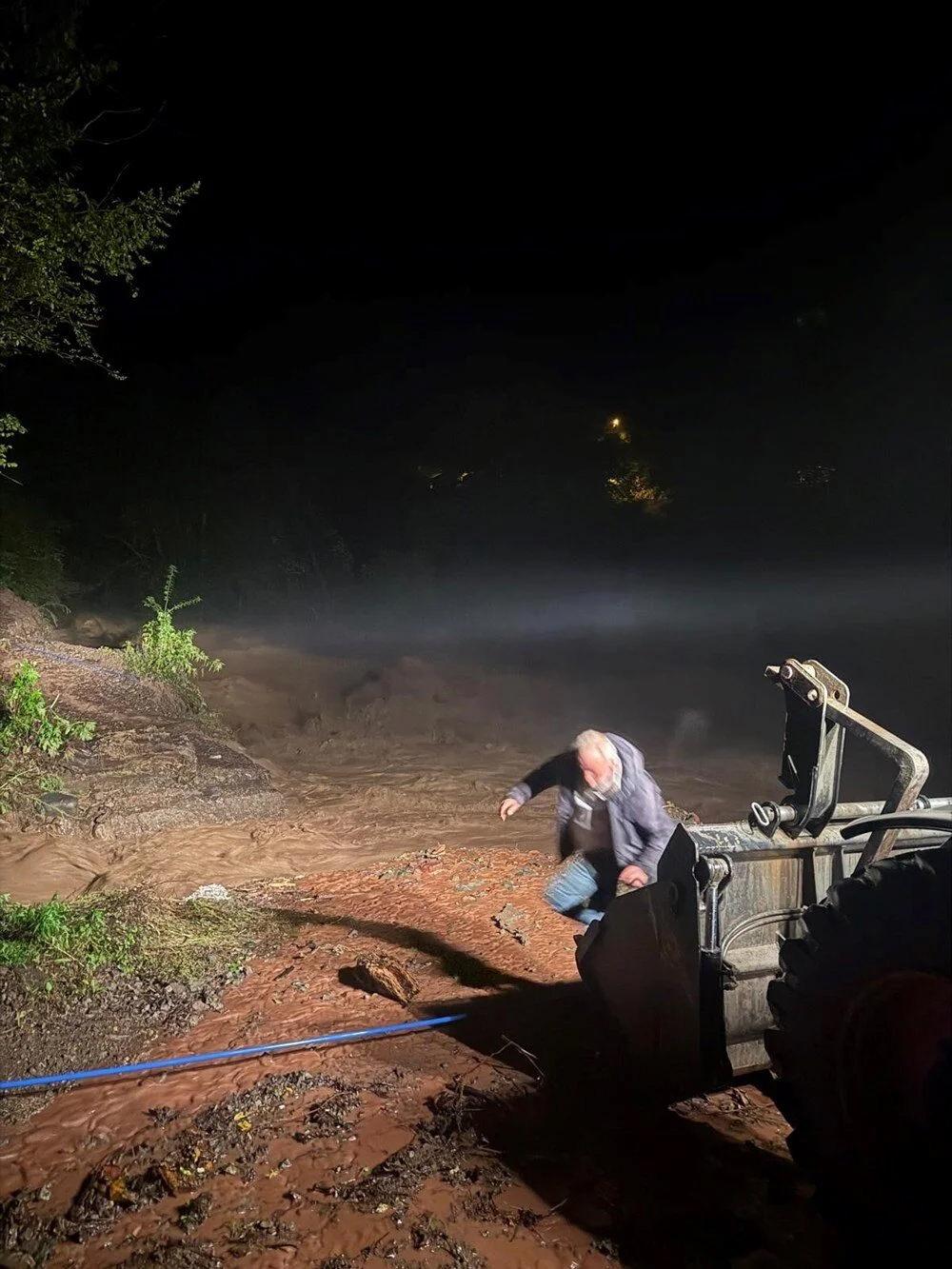 Karadeniz bölgesinde sel! Yollar kapandı, dereler taştı, köprü çöktü