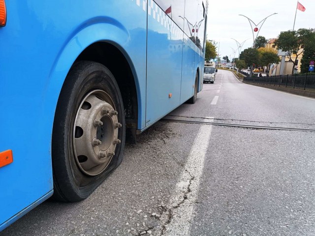 Samsun'da otobüsün lastiği bomba gibi patladı