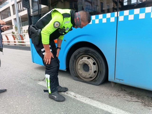 Samsun'da otobüsün lastiği bomba gibi patladı