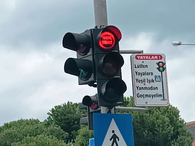 Samsun'dan İsrail'e kırmızı ışık: Trafik lambaları 'Özgür Filistin' diye yanıyor