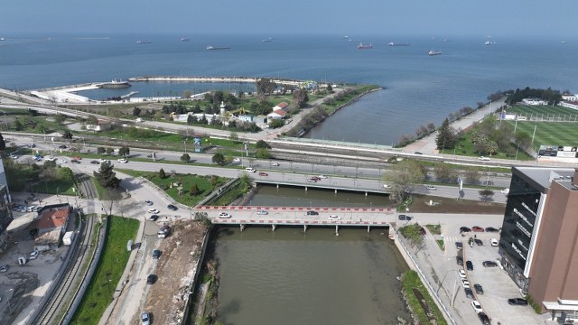 Samsun’da Mert Irmağı üzerindeki köprü kapatıldı