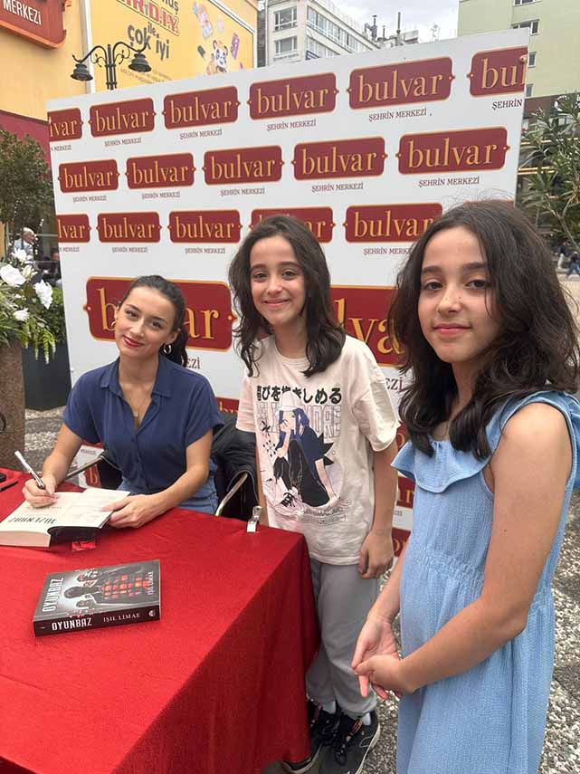 Samsun'da Bulvar AVM’de yazarlar buluşması