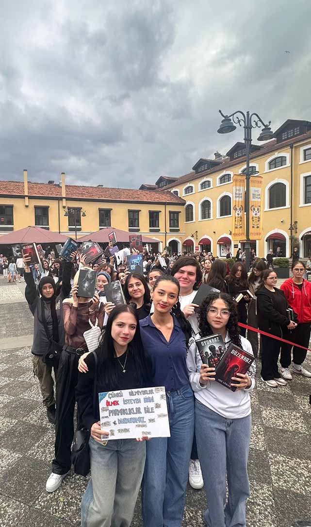 Samsun'da Bulvar AVM’de yazarlar buluşması