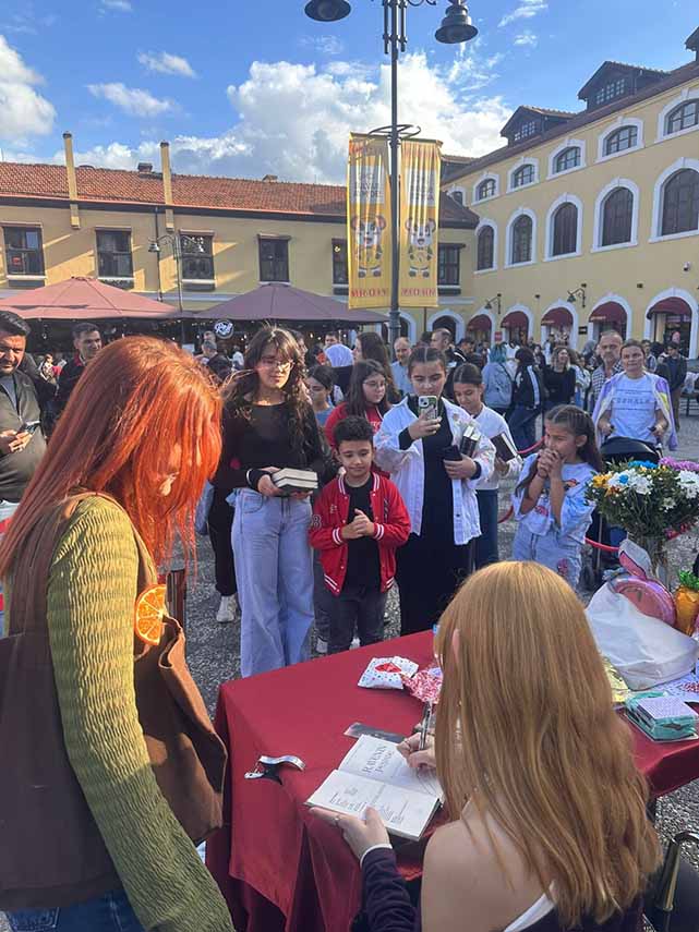 Samsun'da Bulvar AVM’de yazarlar buluşması