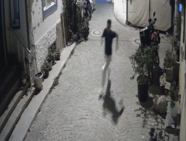 Restoranda akşam yemeği yiyen iki arkadaş hesabı ödemeden kaçtı