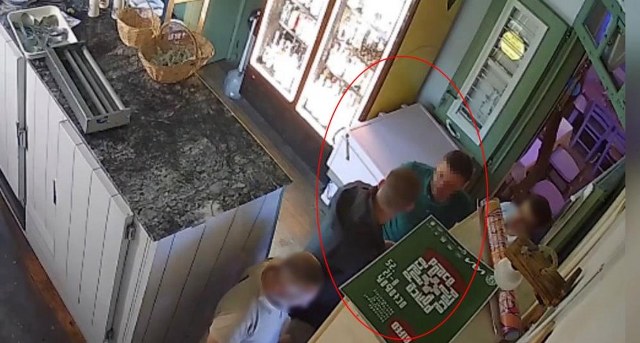 Restoranda akşam yemeği yiyen iki arkadaş hesabı ödemeden kaçtı